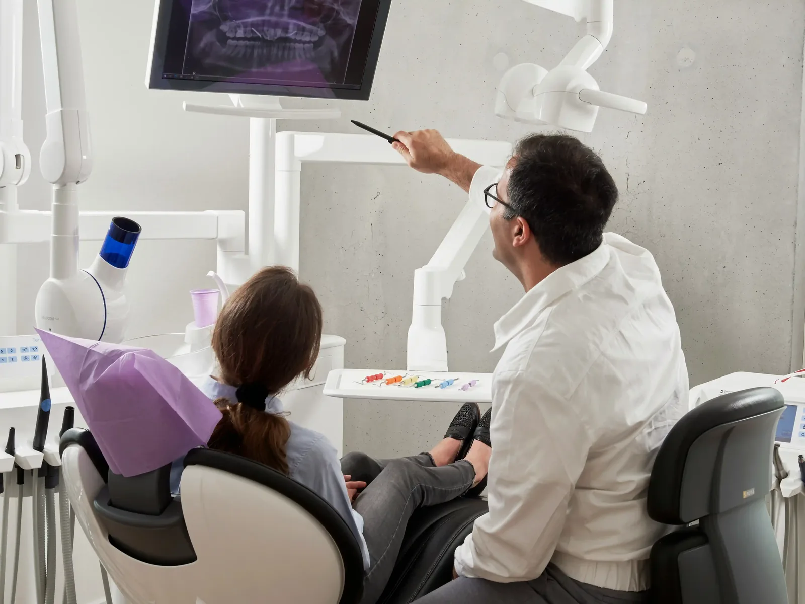 Dentist consultation in a treatment room for Unionville dental patients